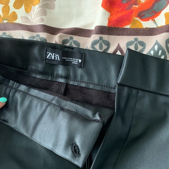 ZARA BLACK LEATHER PANTS STRAIGHT CUR SIZE MEDIUM GREAT CONDITION - Picture 4 of 4